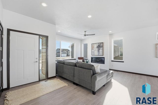 213 Plainside Ave Avenue, Harrisburg, SD 57032