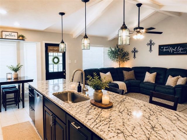 1128 Adeline Street St, Sinton, TX 78387