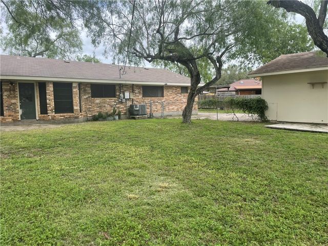 1128 Adeline Street St, Sinton, TX 78387