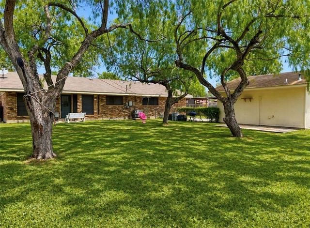 1128 Adeline Street St, Sinton, TX 78387