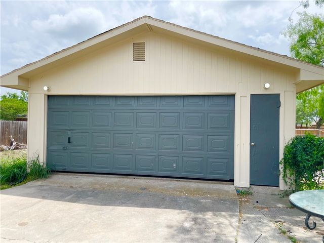 1128 Adeline Street St, Sinton, TX 78387