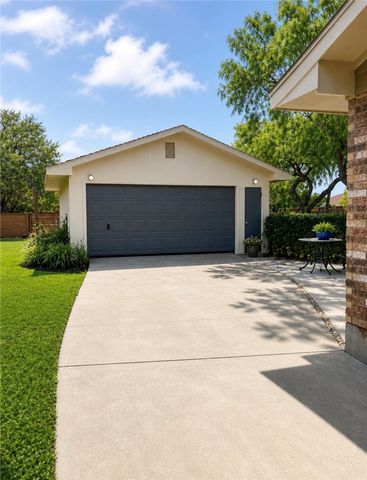 1128 Adeline Street St, Sinton, TX 78387