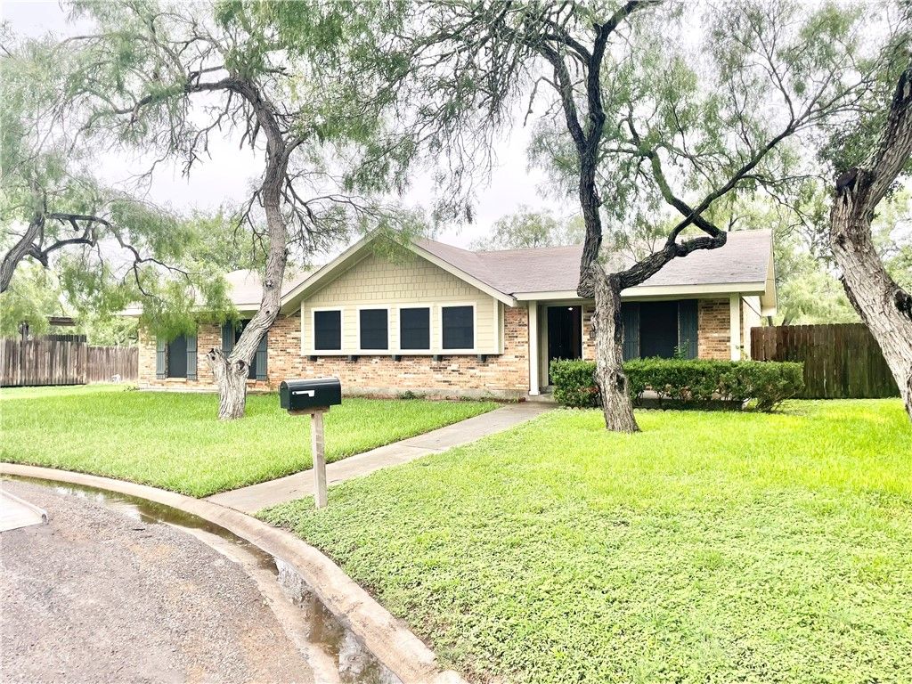 1128 Adeline Street St, Sinton, TX 78387