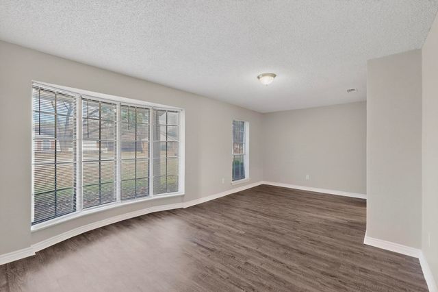 2134 Wellington Drive, Grand Prairie, TX 75051