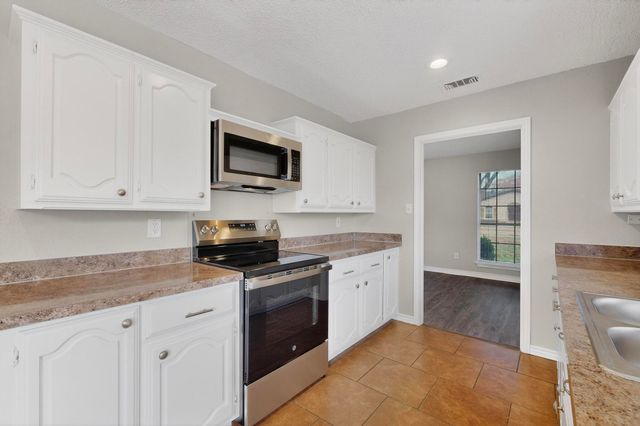 2134 Wellington Drive, Grand Prairie, TX 75051