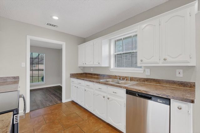 2134 Wellington Drive, Grand Prairie, TX 75051