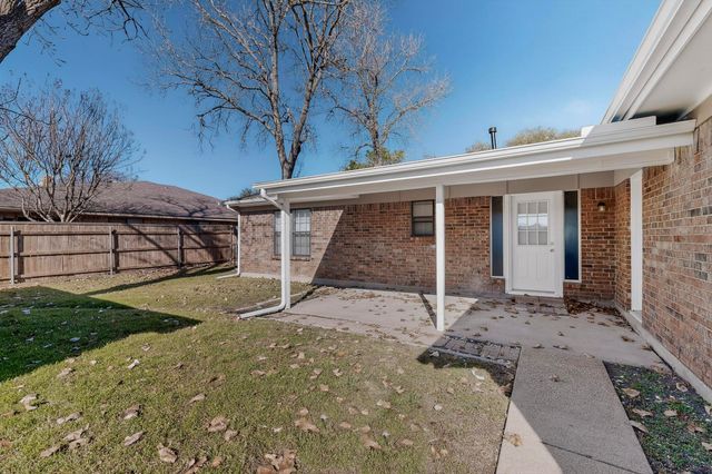2134 Wellington Drive, Grand Prairie, TX 75051