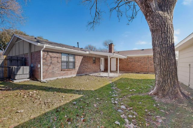 2134 Wellington Drive, Grand Prairie, TX 75051