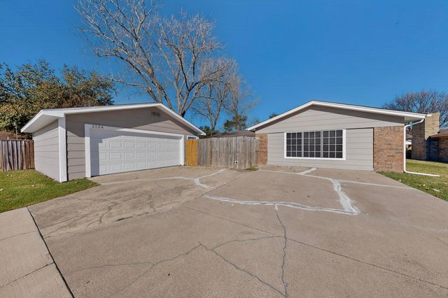 2134 Wellington Drive, Grand Prairie, TX 75051