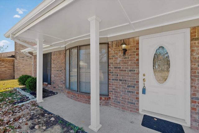 2134 Wellington Drive, Grand Prairie, TX 75051