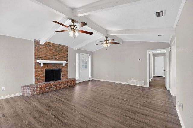 2134 Wellington Drive, Grand Prairie, TX 75051