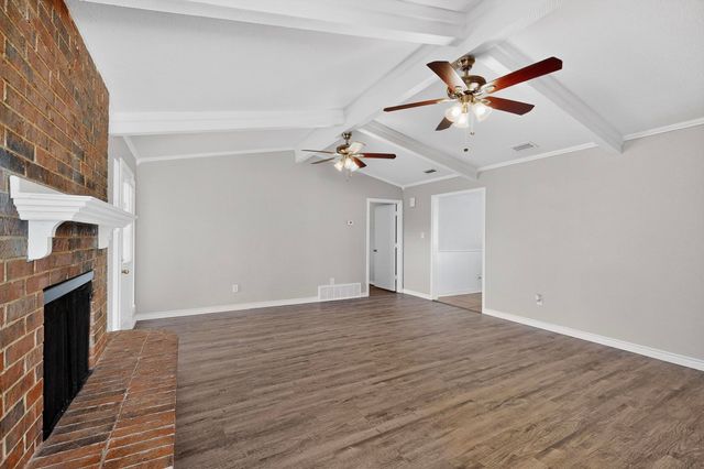 2134 Wellington Drive, Grand Prairie, TX 75051