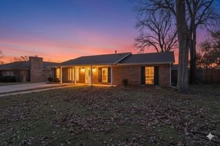 2134 Wellington Drive, Grand Prairie, TX 75051