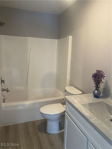 203 Knollton Drive, Millersburg, OH 44654