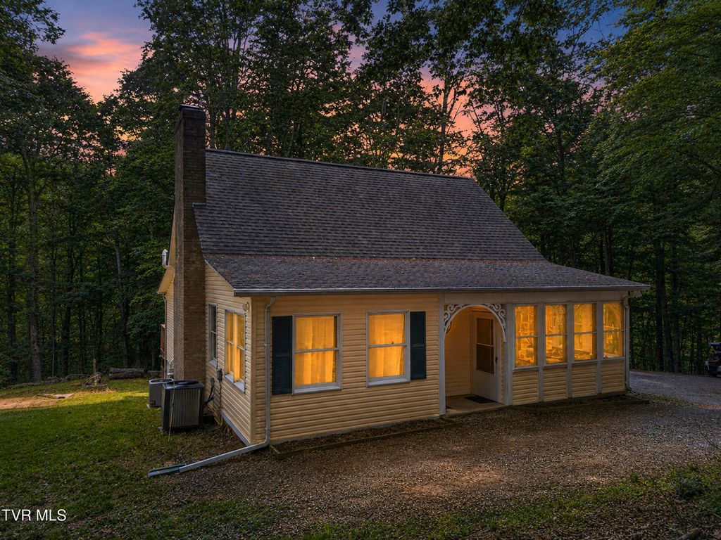 12034 Waterhouse Lane, Meadowview, VA 24361