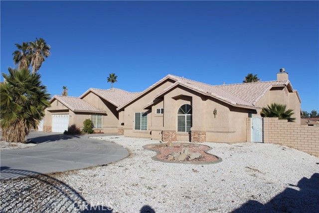 16263 Chiwi Road, Apple Valley, CA 92307