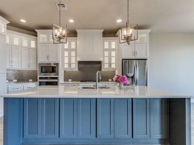 3909 Carmona Lakes Drive, Oklahoma City, OK 73160
