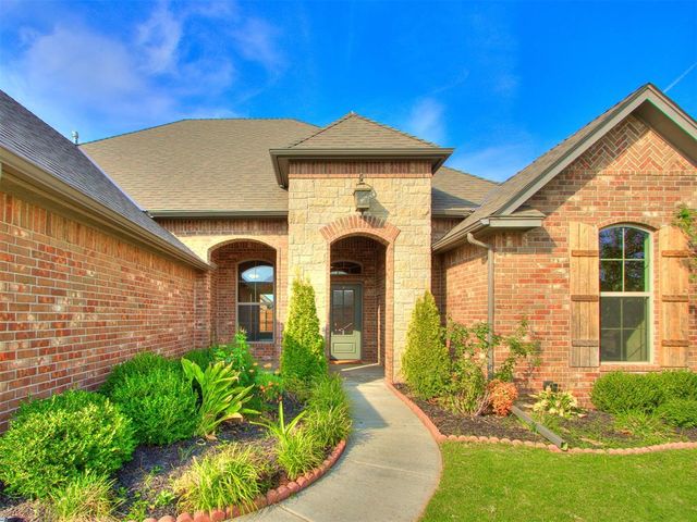 3909 Carmona Lakes Drive, Oklahoma City, OK 73160