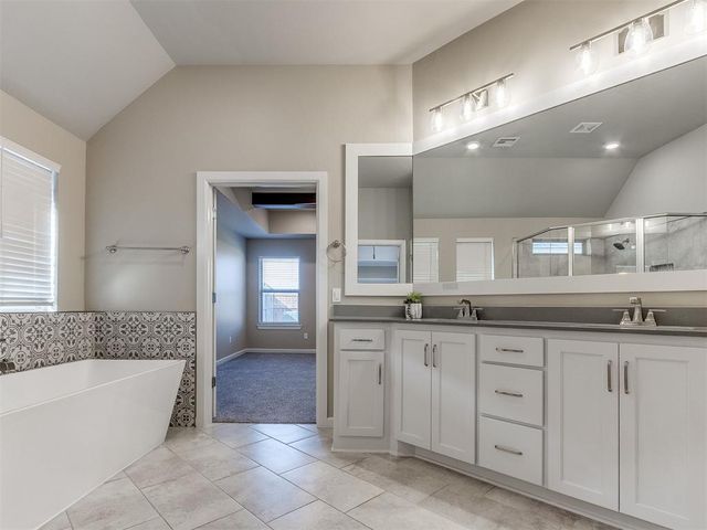 3909 Carmona Lakes Drive, Oklahoma City, OK 73160