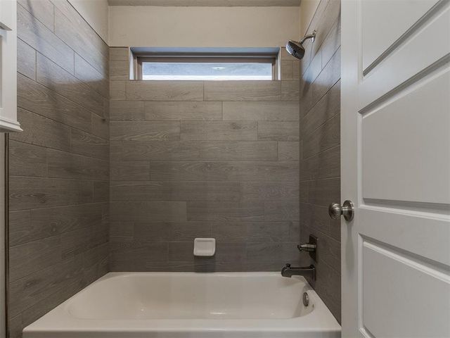 3909 Carmona Lakes Drive, Oklahoma City, OK 73160