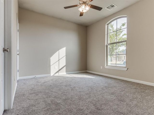 3909 Carmona Lakes Drive, Oklahoma City, OK 73160
