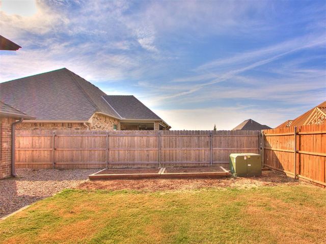 3909 Carmona Lakes Drive, Oklahoma City, OK 73160
