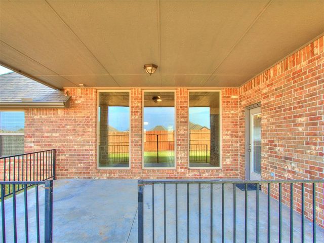3909 Carmona Lakes Drive, Oklahoma City, OK 73160