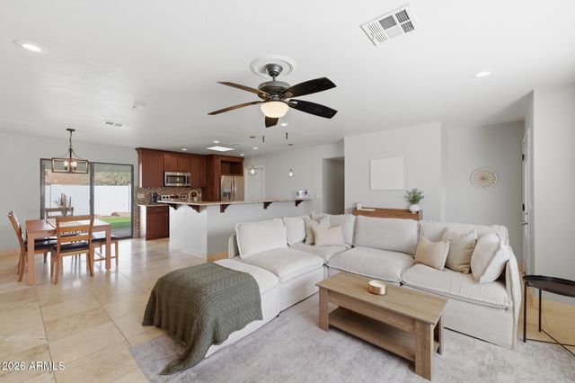 38 W HILLVIEW Street, Mesa, AZ 85201