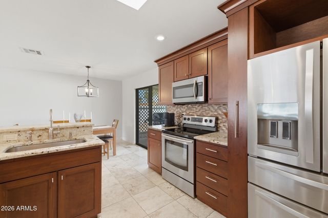 38 W HILLVIEW Street, Mesa, AZ 85201