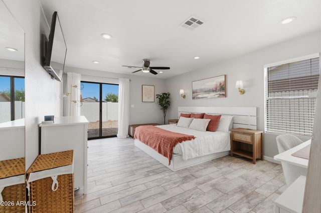 38 W HILLVIEW Street, Mesa, AZ 85201