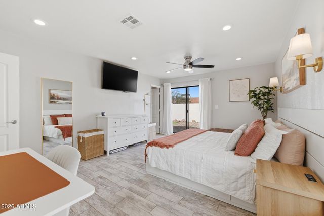 38 W HILLVIEW Street, Mesa, AZ 85201