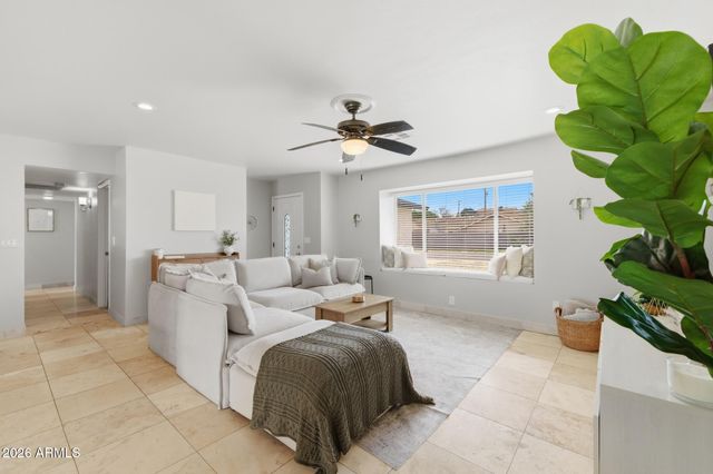 38 W HILLVIEW Street, Mesa, AZ 85201