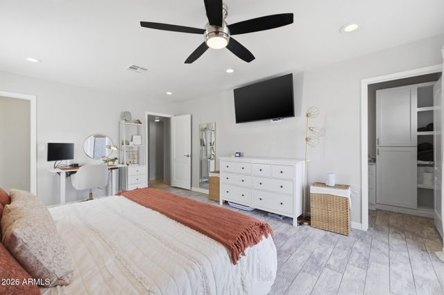 38 W HILLVIEW Street, Mesa, AZ 85201