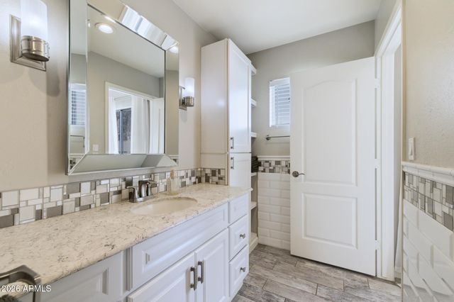 38 W HILLVIEW Street, Mesa, AZ 85201