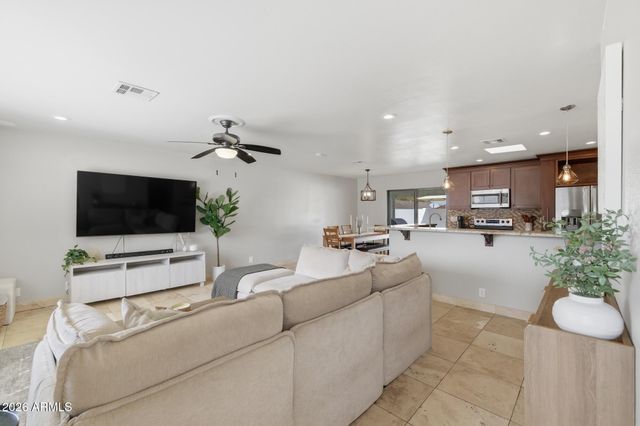 38 W HILLVIEW Street, Mesa, AZ 85201