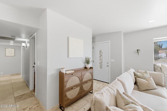 38 W HILLVIEW Street, Mesa, AZ 85201