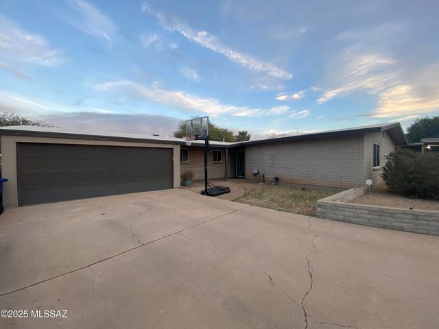 7641 E Adams Drive, Tucson, AZ 85715