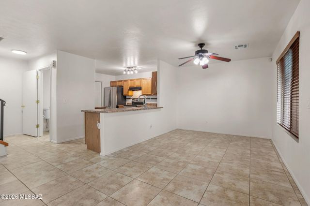 2067 W Silver Grass Place, Tucson, AZ 85745