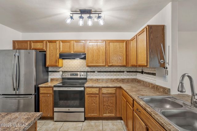 2067 W Silver Grass Place, Tucson, AZ 85745
