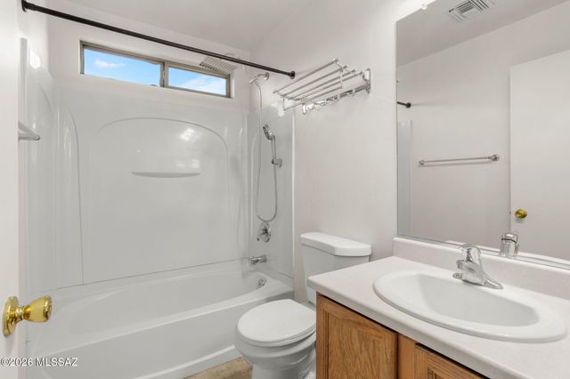 2067 W Silver Grass Place, Tucson, AZ 85745