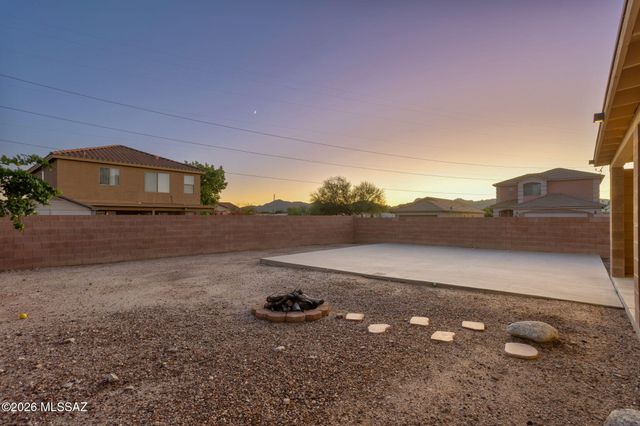 2067 W Silver Grass Place, Tucson, AZ 85745