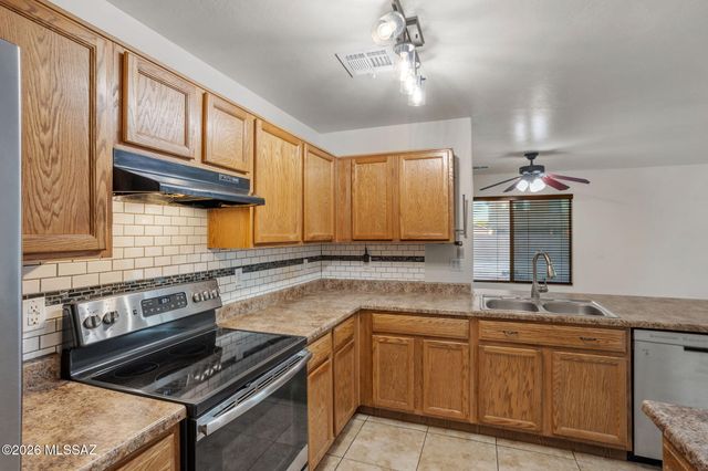 2067 W Silver Grass Place, Tucson, AZ 85745