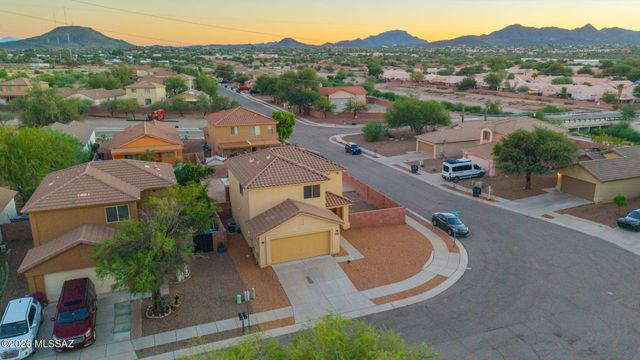 2067 W Silver Grass Place, Tucson, AZ 85745