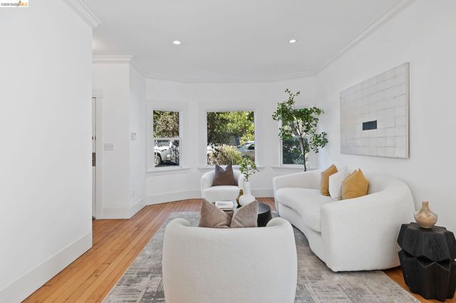 2143 E 28Th St, Oakland, CA 94606