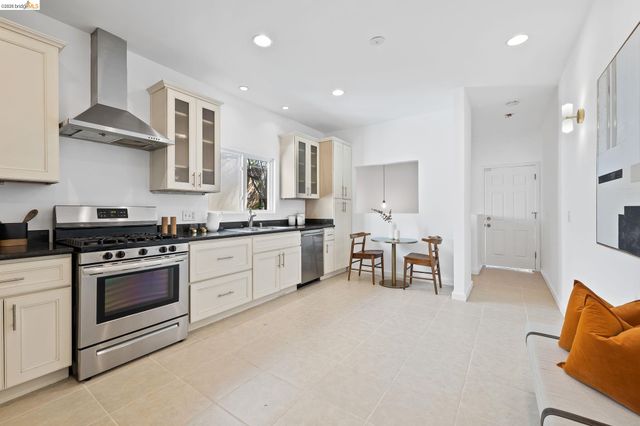 2143 E 28Th St, Oakland, CA 94606