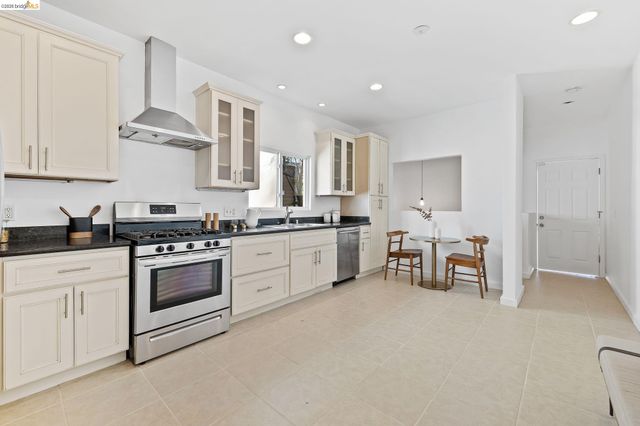 2143 E 28Th St, Oakland, CA 94606