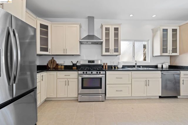 2143 E 28Th St, Oakland, CA 94606