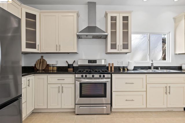 2143 E 28Th St, Oakland, CA 94606