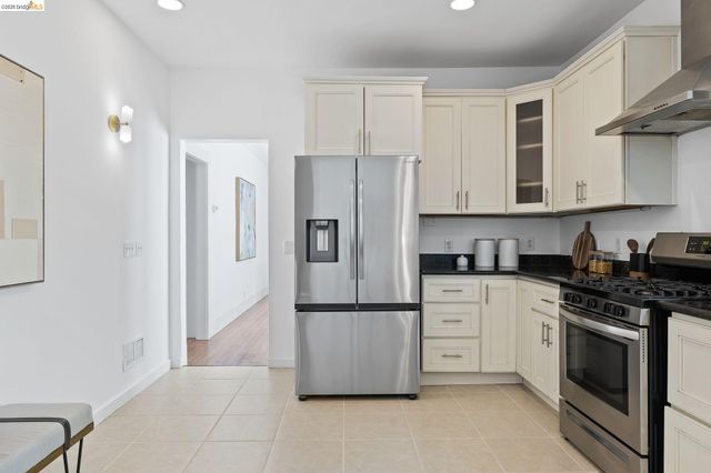 2143 E 28Th St, Oakland, CA 94606