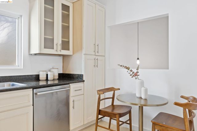 2143 E 28Th St, Oakland, CA 94606